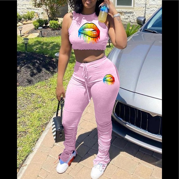 Colorful Lip Ink Splash Sleeveless Crop Top & Lips 👄 Drawstring Leggings Outfit - Picture 3 of 3